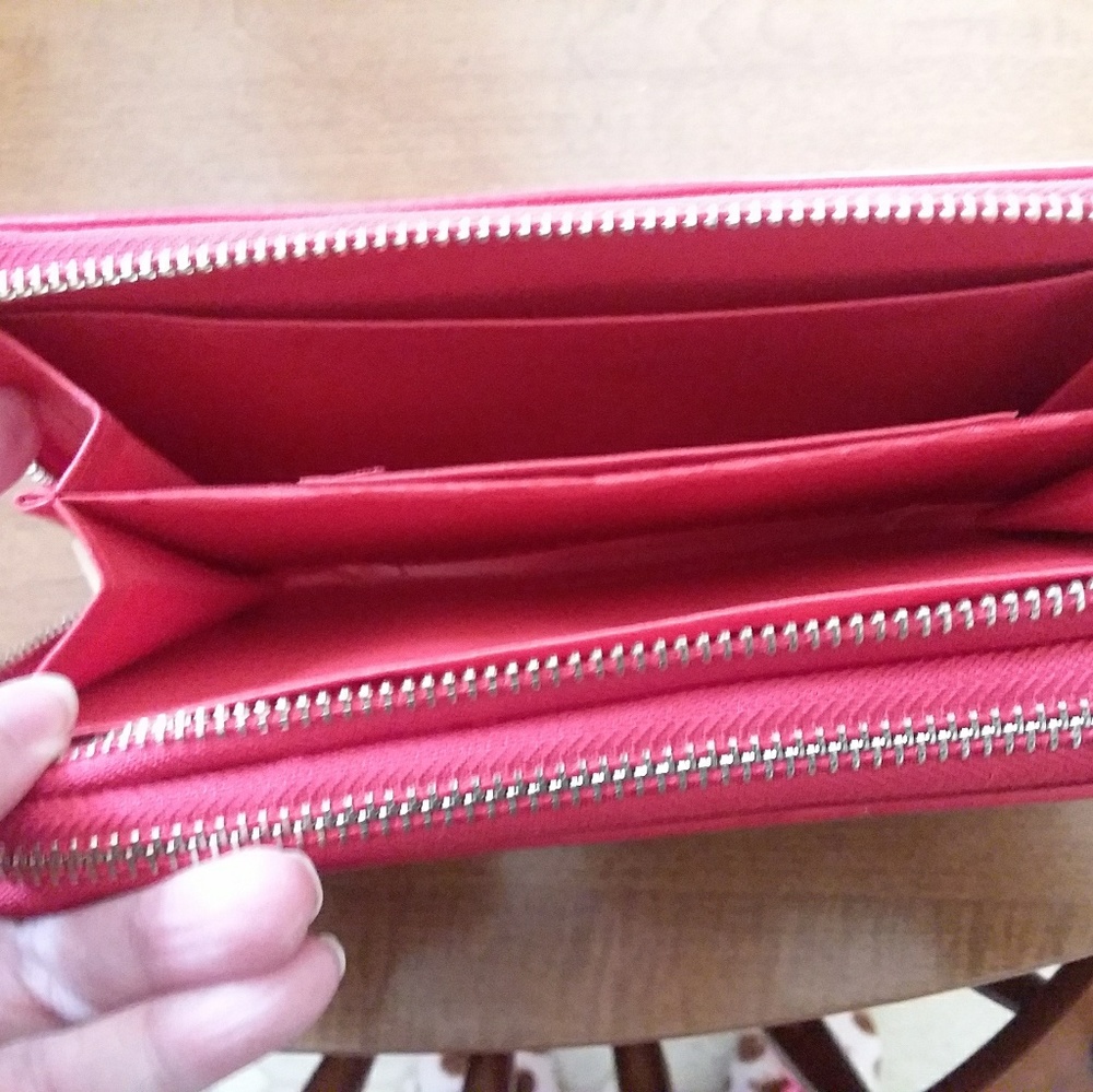 Red Vegan Wallet - Picture 4 of 5
